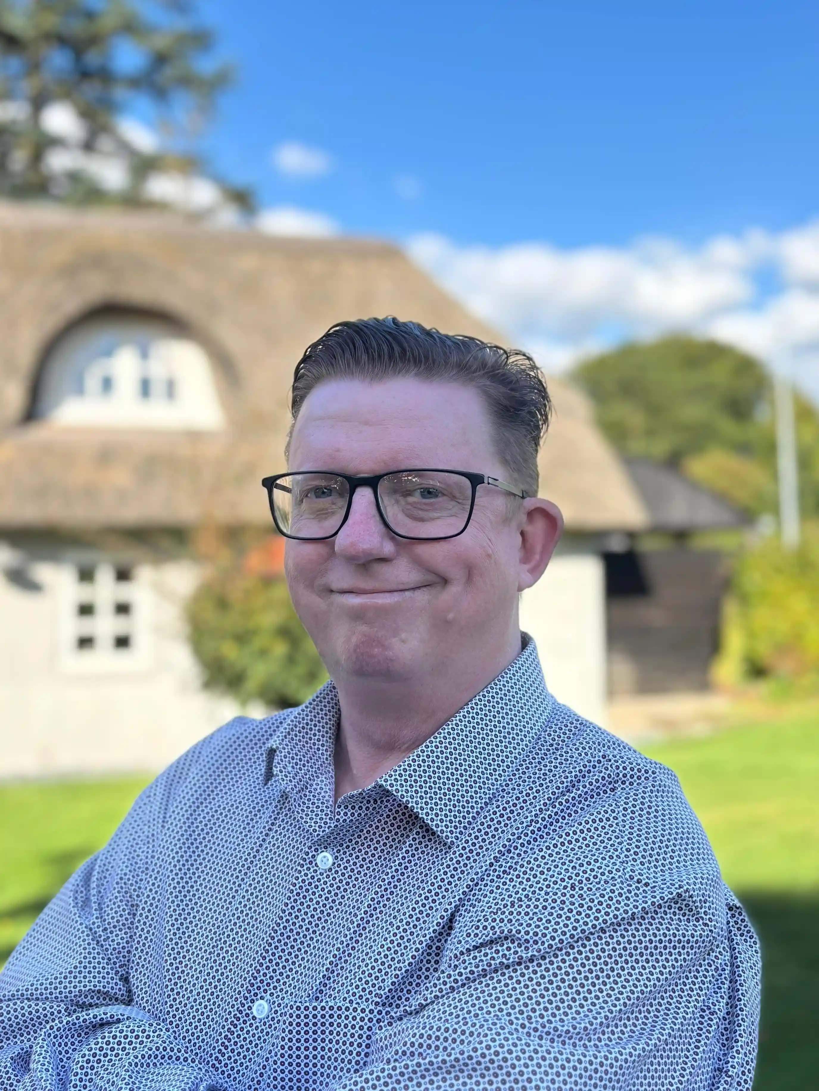 Lasse og hans kone smiler til hinanden